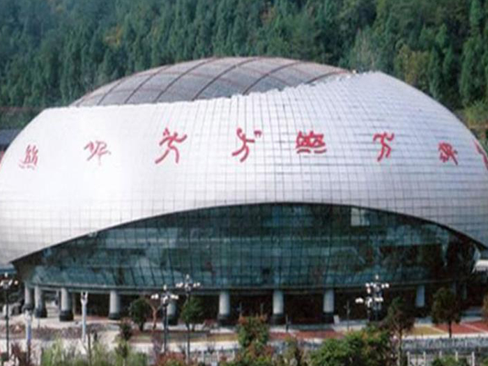 临沂体育中心球形网架加工安装